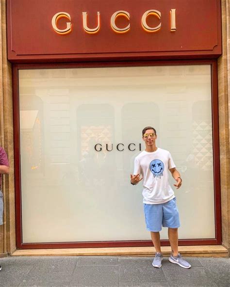 nel nome del padre del figlio della famiglia gucci|“Nel nome del padre, del figlio e di House of Gucci”. Italiani ridotti .